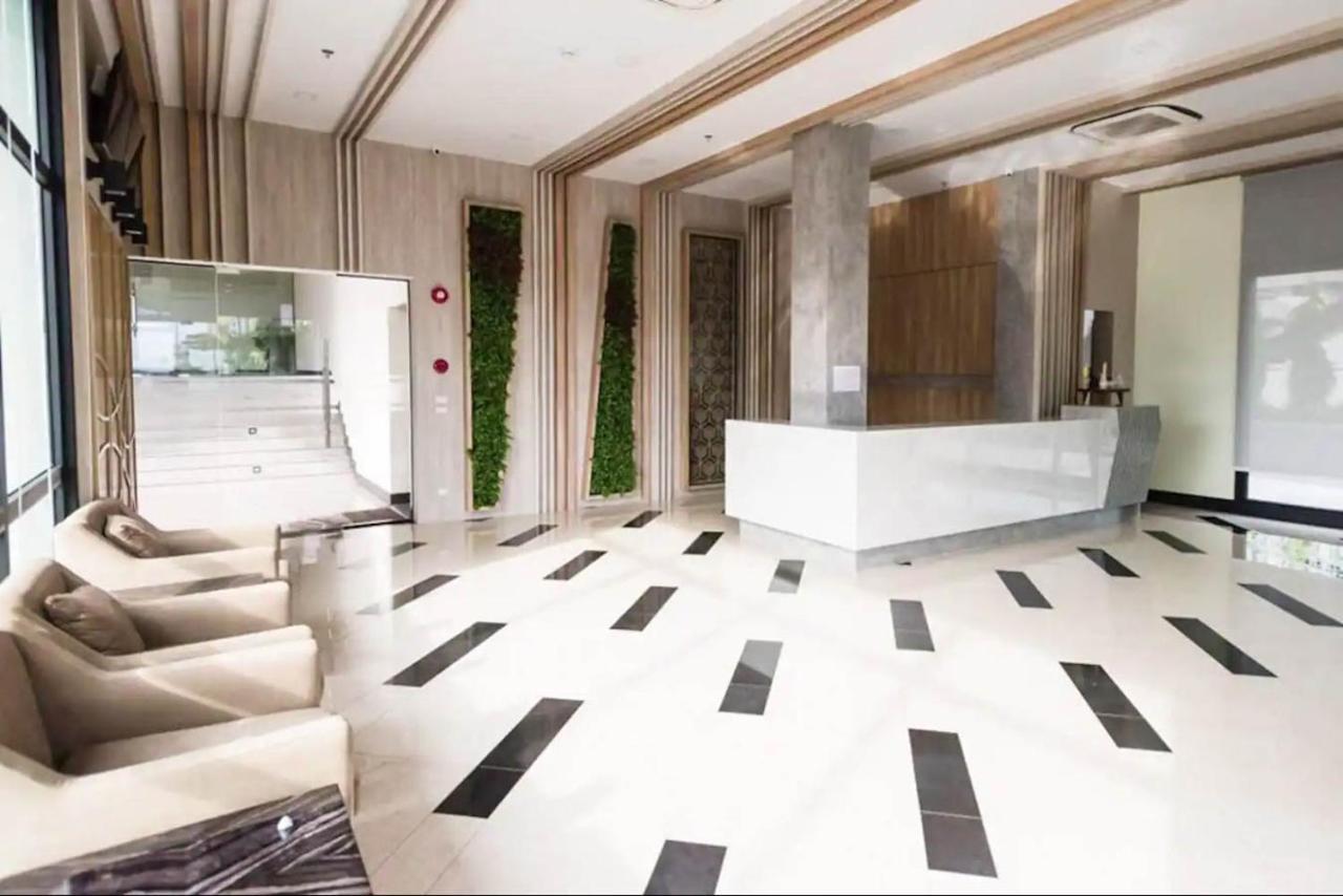 Dusit Grand Condo View Pantai Jomtien Bagian luar foto