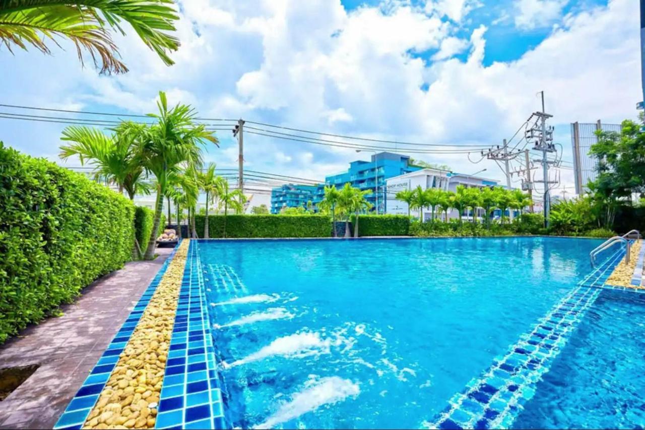 Dusit Grand Condo View Pantai Jomtien Bagian luar foto
